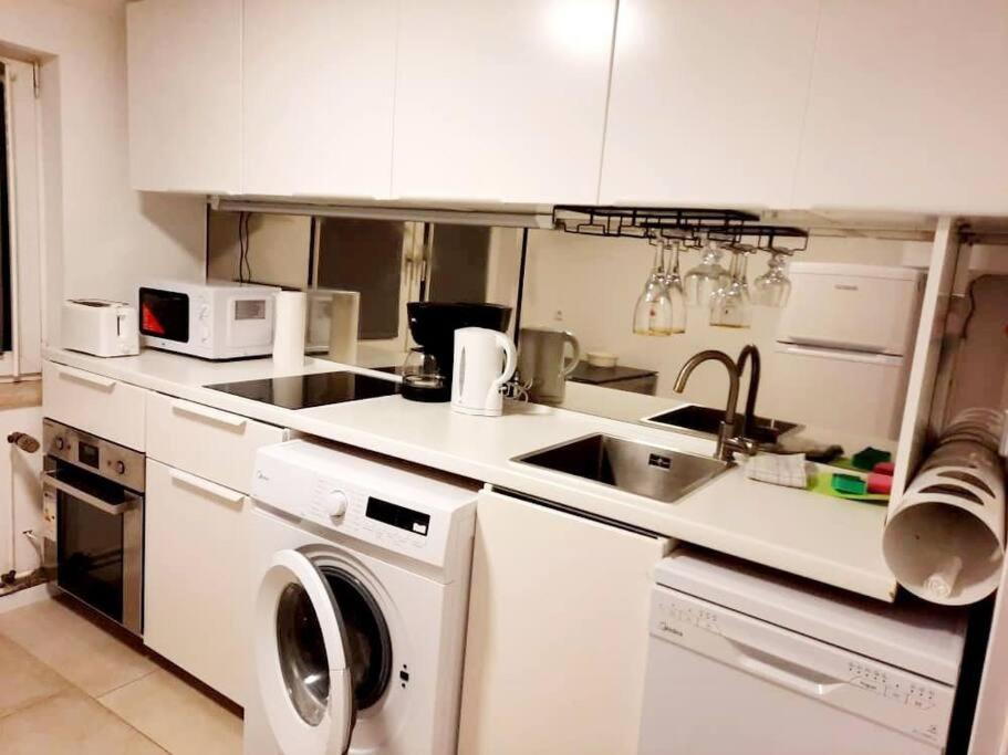 Apartment With Parking In Berlin 11 Экстерьер фото